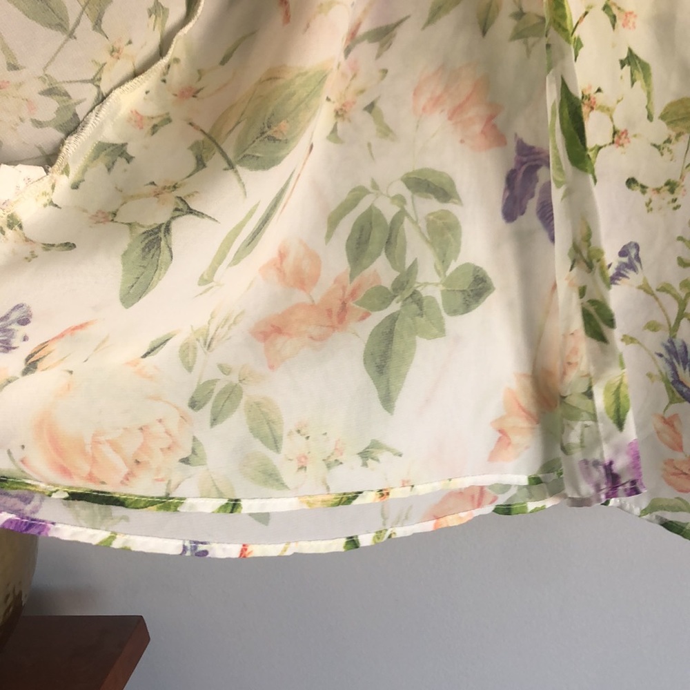 Floral Fly Away Open Back Blouse - Picture 6 of 9